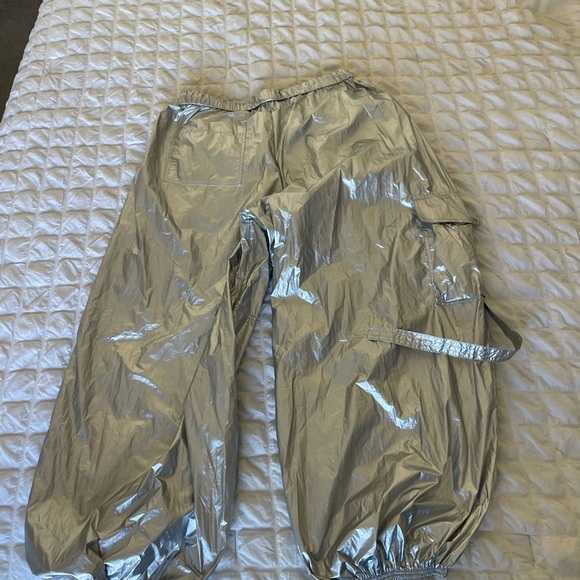 Urban Outfitters  silver metallic nylon cargo ballon pants - Picture 14 of 14